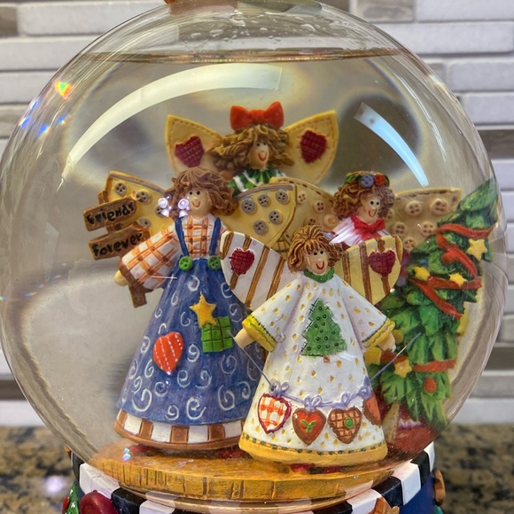 San Francisco Musical Snow Globe "Faithful Friends" Debra Jordan Bryan - Picture 2 of 9